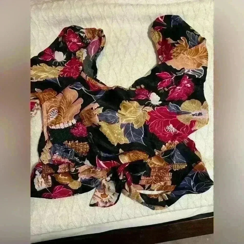 Band of Gypsies Floral Crop Top - Picture 3 of 3